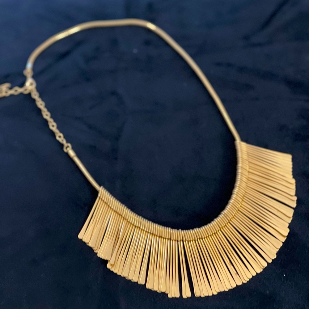 Beautiful Stella & Dot statement necklace, perfect for the holidays!